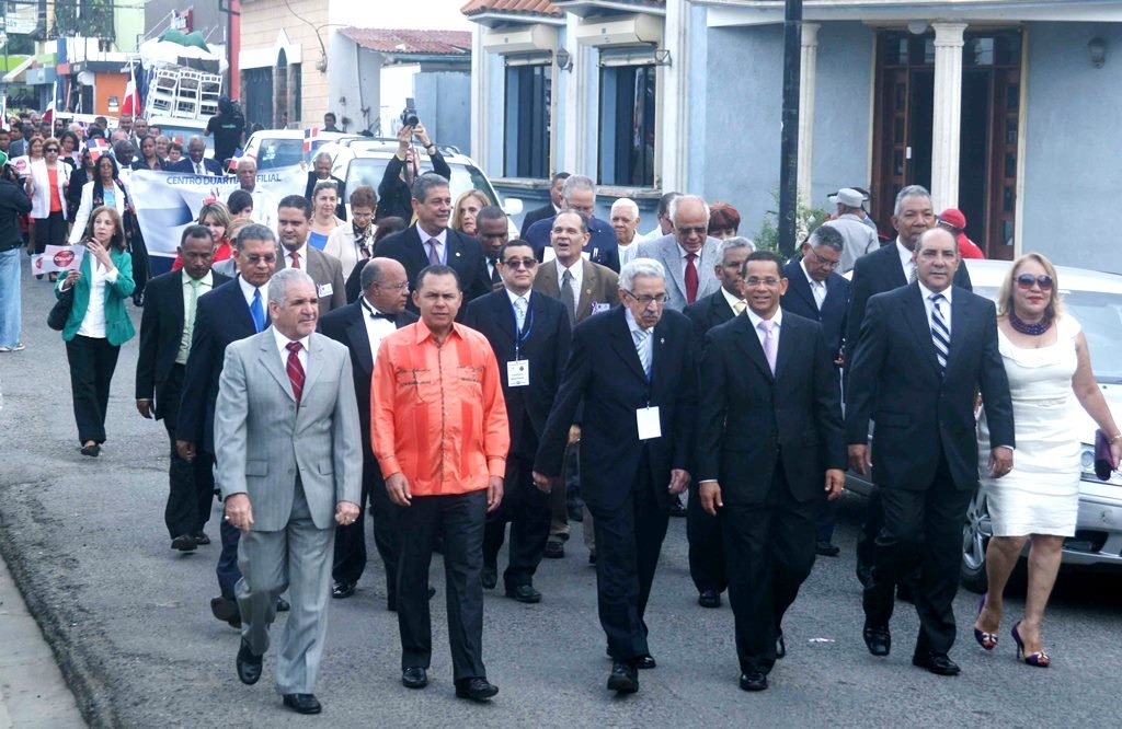 Las Principales autoridades desfilaron en la actividad organizada por la Oficina Senatorial de Espaillat y el Instituto Duartiano